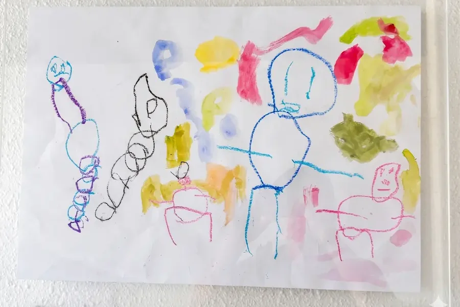 子どもが描いた家族の絵